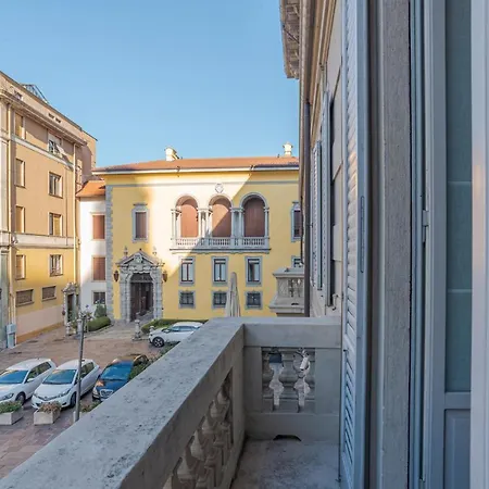 Del Duomo - By Myhomeincomo דירה *